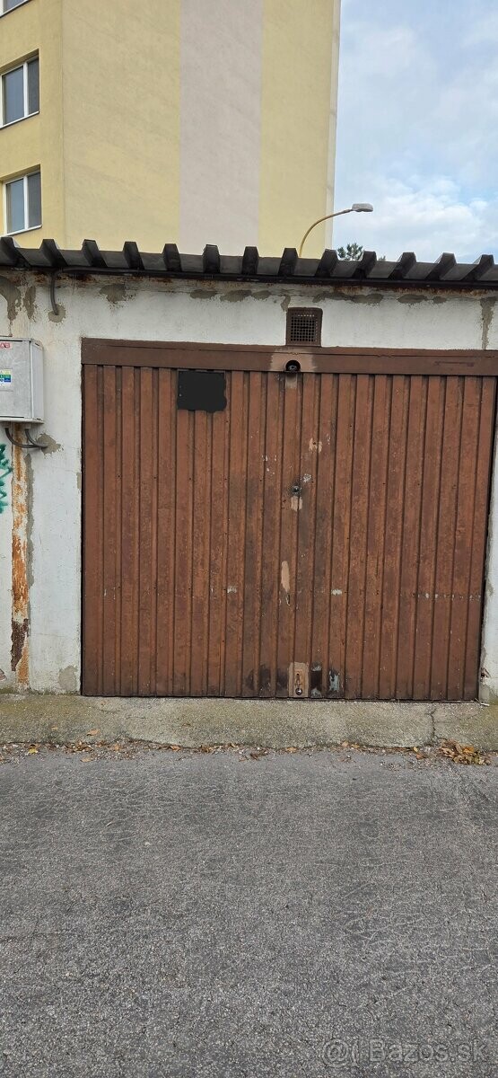 Na predaj murovaná garáž na Moldavskej ceste