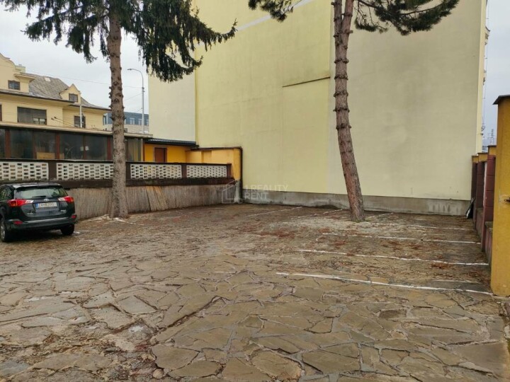 Prenájom 7 parkovacích miest v uzavretom areáli v Žiline