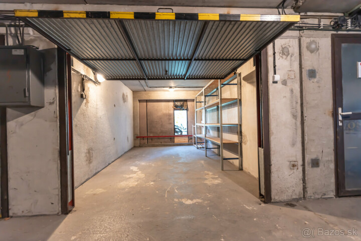 Prenájom garáže 16 m² v stráženom garážovom dome na Dvojkrížnej ulici