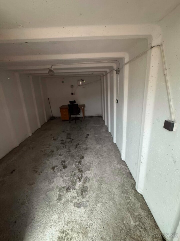 Prenájom garáže v Nižnej s elektrinou