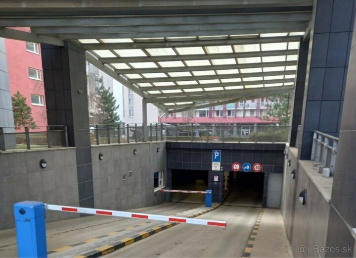 Na predaj garážové státie č. 16 v Koloseu na Tomášikovej ulici