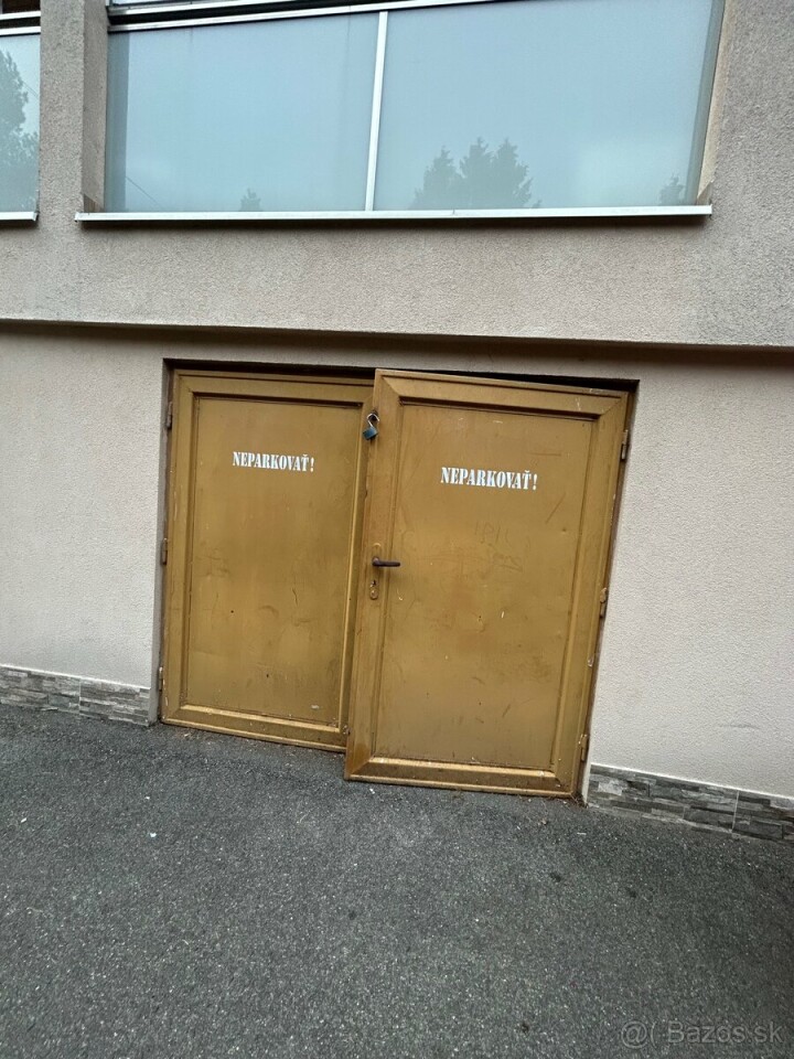 Prenájom vykurovanej garáže v Snine s elektrinou