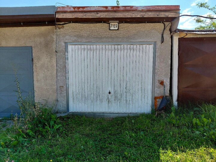 Predaj zateplenej garáže s elektrinou v Martine, Podháji