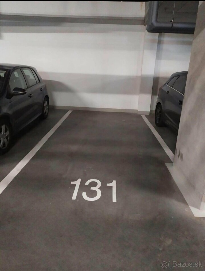Prenájom vnútorného parkovacieho miesta v Slnečniciach, Petržalka