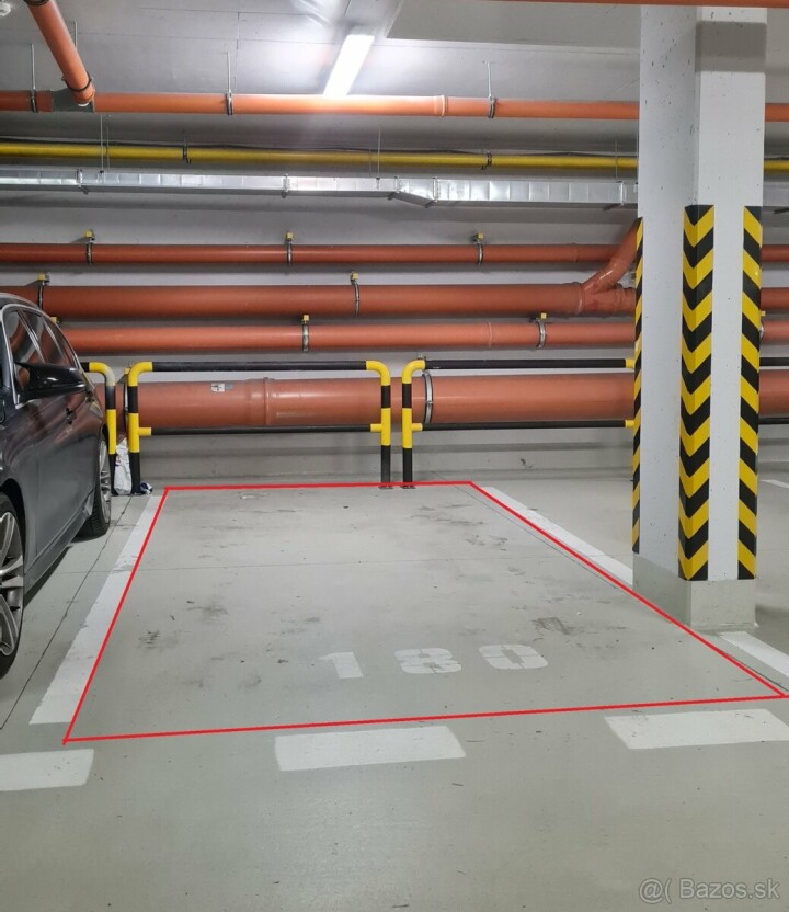 Priestranná garáž na prenájom v Dúbravke, Bratislava