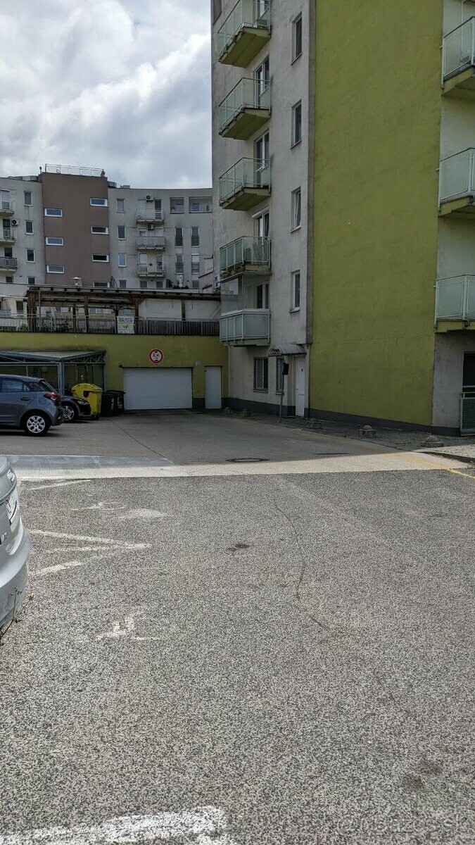 Dlhodobý prenájom garážového státia v podzemnej garáži