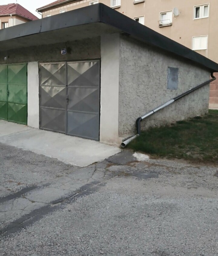 Na predaj garáž vo Valaskej s novou strechou a elektrinou