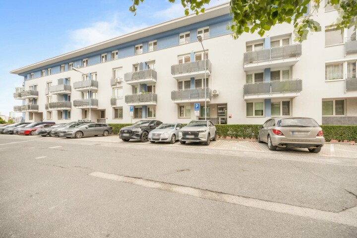 Predaj parkovacieho miesta v bytovom dome na Sumbalovej ulici