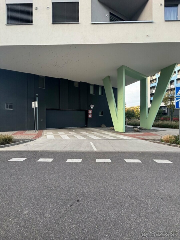 Prenájom parkovacieho miesta v podzemnej garáži v Ružinove