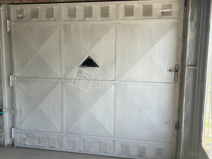 Predaj samostatného garážového boxu v parkovacom dome