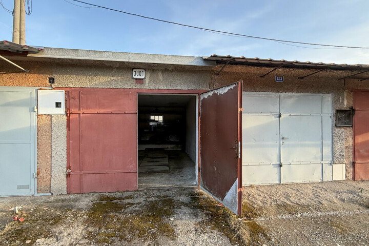 Predaj murovaná garáž s elektrinou a jamou v Rožňave