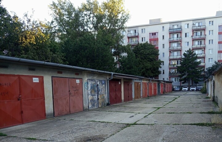 Na predaj murovaná garáž na Haburskej ulici v Ružinove