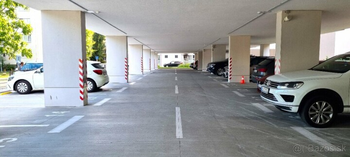 Zastrešené parkovacie miesto na prenájom v Bratislave - Ružinov