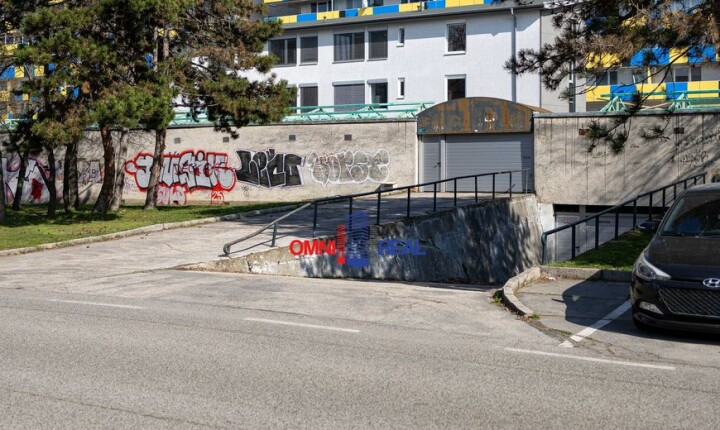 Samostatná garáž na predaj, Papraďová ul., 18 m2, elektrina
