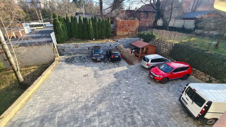 Prenájom parkovacieho miesta v súkromnom dvore na Predmestskej ulici