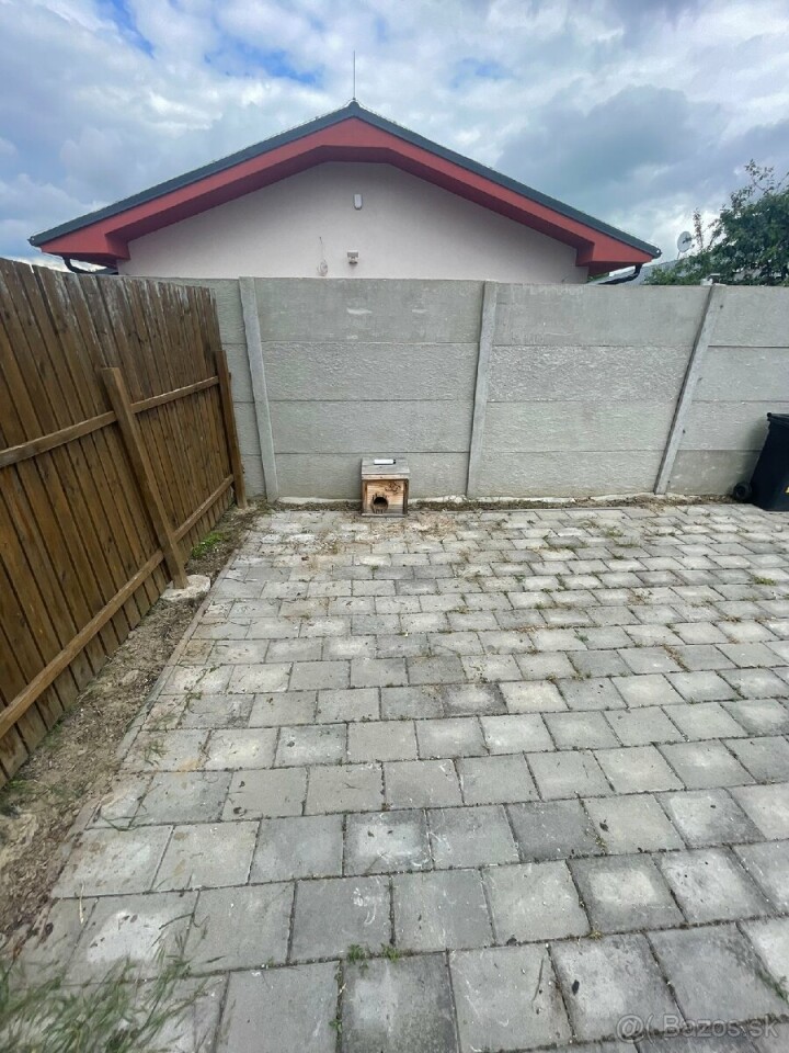 Prenájom parkovacích miest na Hradskej 7