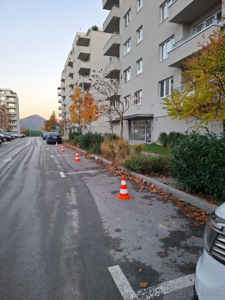 Vonkajšie parkovacie miesto na prenájom v Žiline