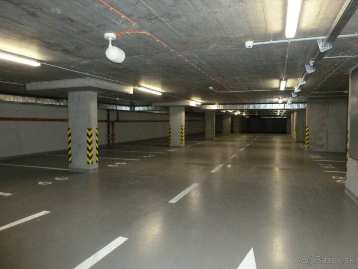 Prenájom garážového státia v bytovom dome Meinl Residence