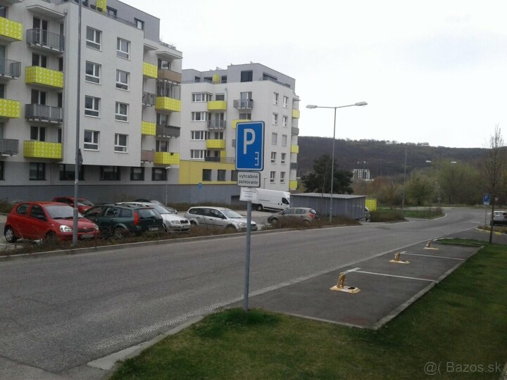 Prenájom vonkajšieho parkovacieho státia pri komplexe Tammi 2, Dúbravka