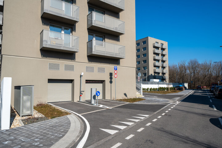 Garážové státie PRIAMO PRI LETISKU (krátkodobý prenájom)