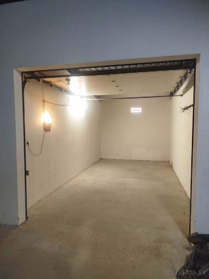 Garáž na predaj v garážovom dome v Skalici