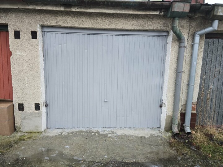 Zrenovovaná murovaná garáž na predaj v Martine