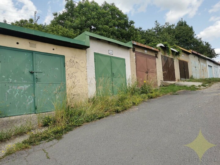 Na predaj priestranná garáž 20 m² v Banskej Štiavnici