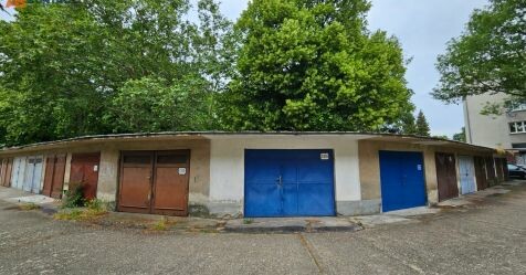 Dlhodobý prenájom - murovaná garáž 18 m² v Piešťanoch