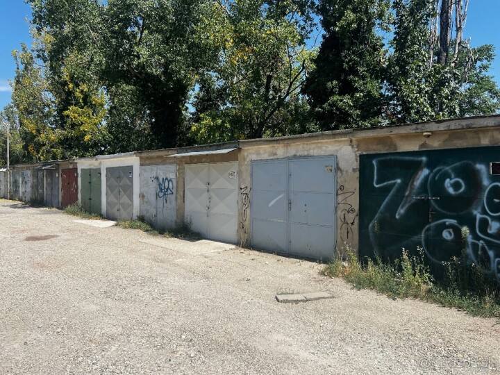 Na predaj samostatná garáž na Vyhnianskej ceste v Bratislave