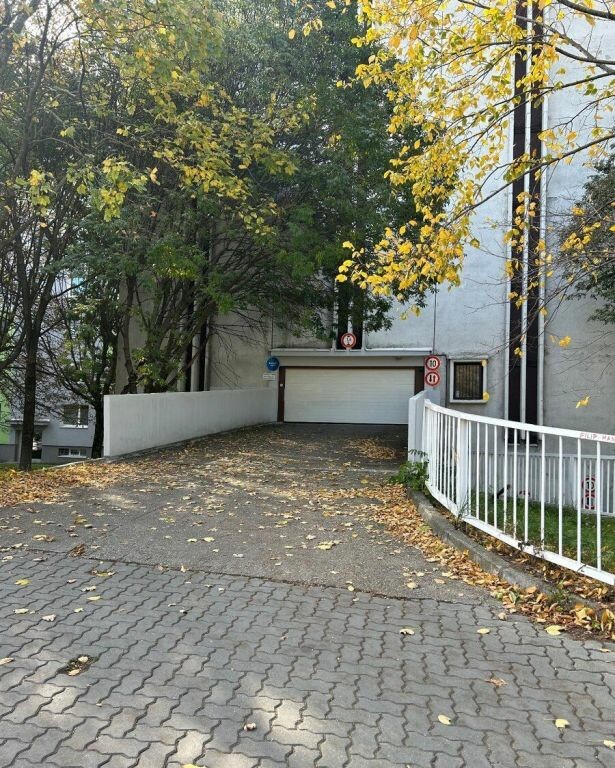 Predaj priestrannej garáže na Medveďovej ulici v Petržalke
