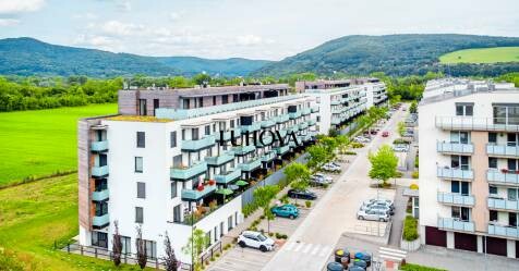 Na predaj garážové parkovacie státie v novostavbe v Púchove