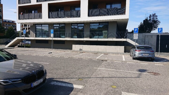 Vonkajšie parkovacie miesto na prenájom v Bratislave