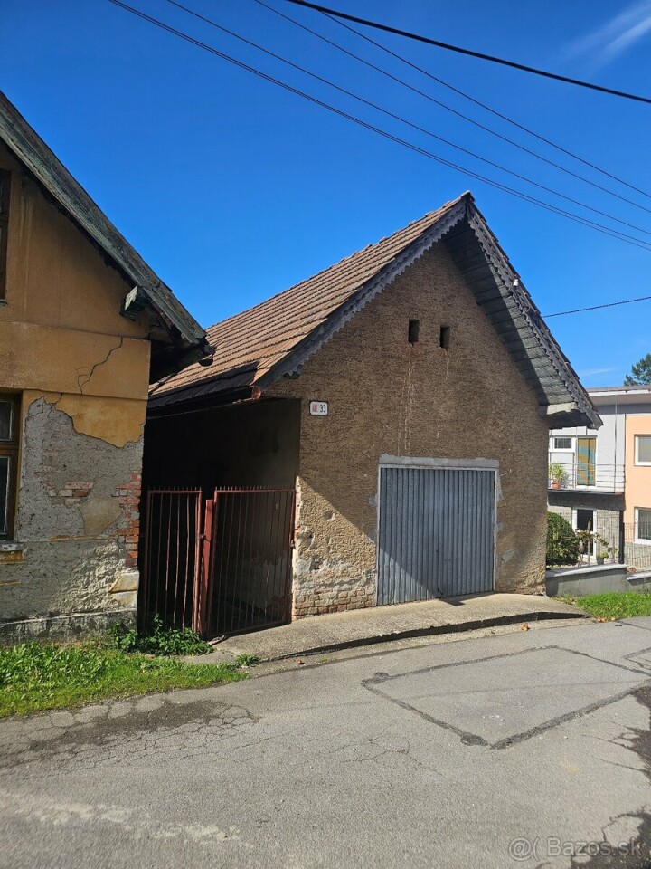 Na predaj priestranná garáž s dielňou a historickou pivnicou