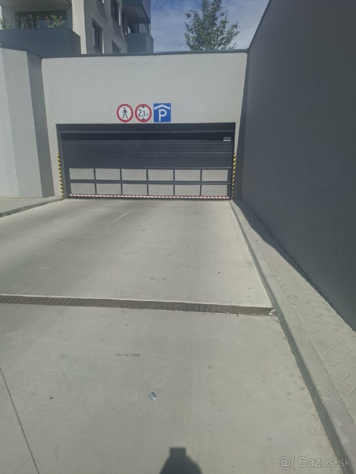 Dlhodobý prenájom vnútorného parkovacieho miesta v Rezidencii Riviera Nitra