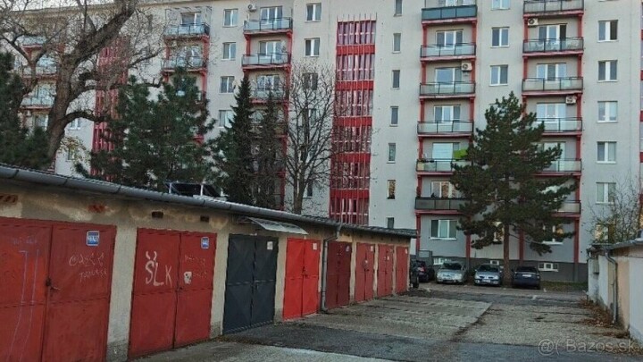 Predaj samostatnej garáže na Haburskej ulici v Ružinove