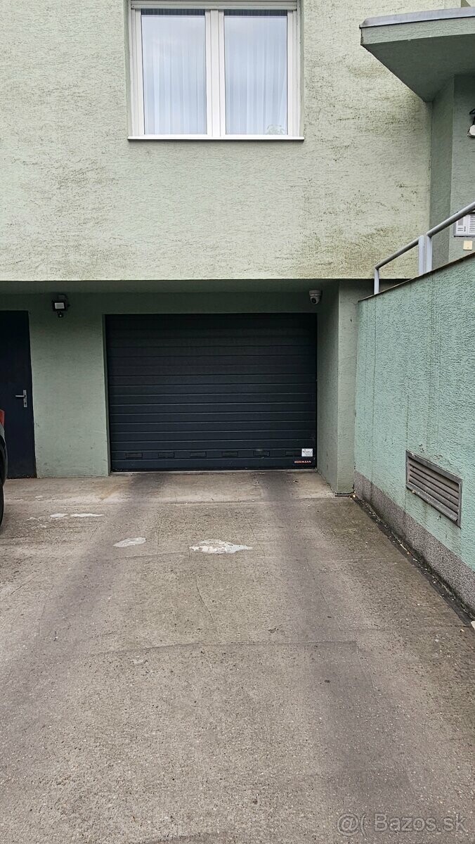 Samostatná garáž na prenájom v Ružinove