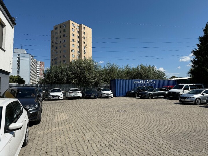 Parkovacie miesto na prenájom v monitorovanom areáli na Kopčianskej 82/A