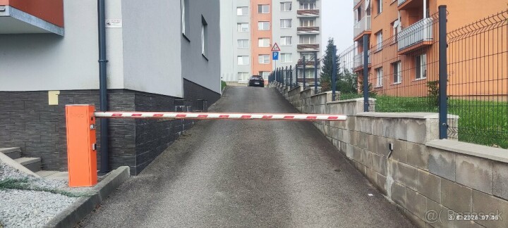 Na predaj: Vyhradené parkovacie miesto s bezpečnostným systémom – ul. Janka Kráľa 46
