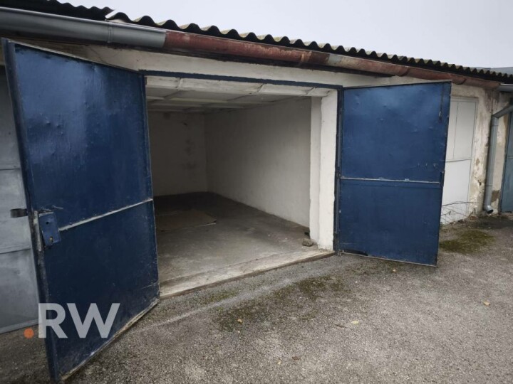 Predaj murovaná garáž v centre mesta - 18 m²