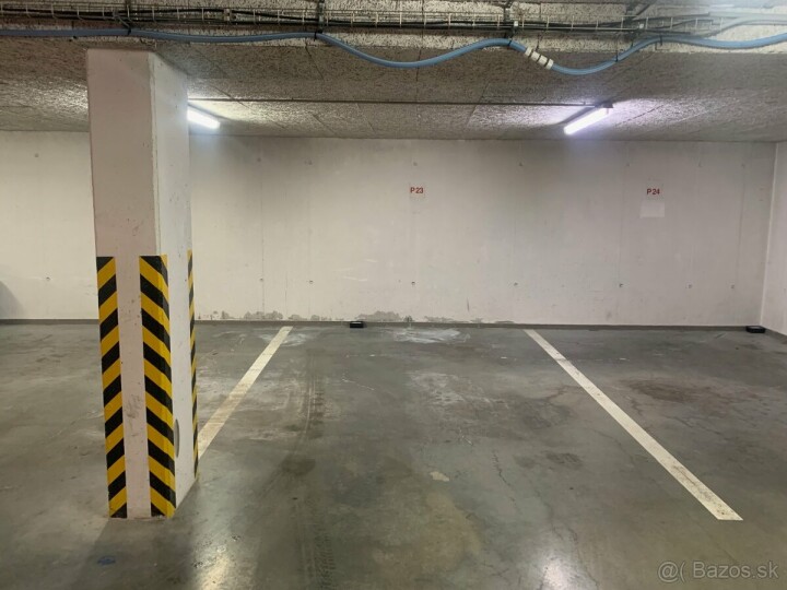 Na predaj garážové státie v polyfunkčnom dome v Krasňanoch