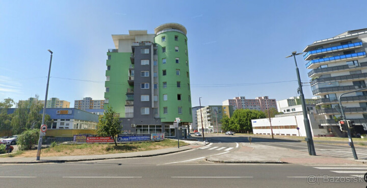 Samostatná uzamykateľná garáž na prenájom na Kazanskej ulici