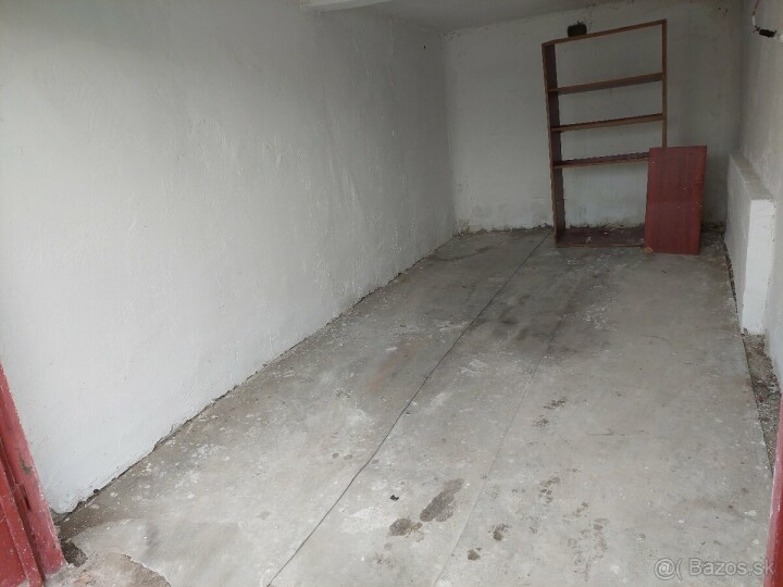 Garáž na predaj na Čárskeho ulici