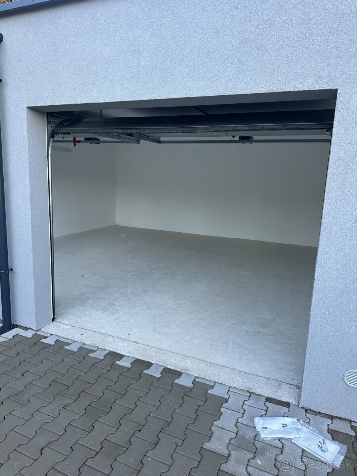 Garáž na prenájom v Partizánskom za riekou