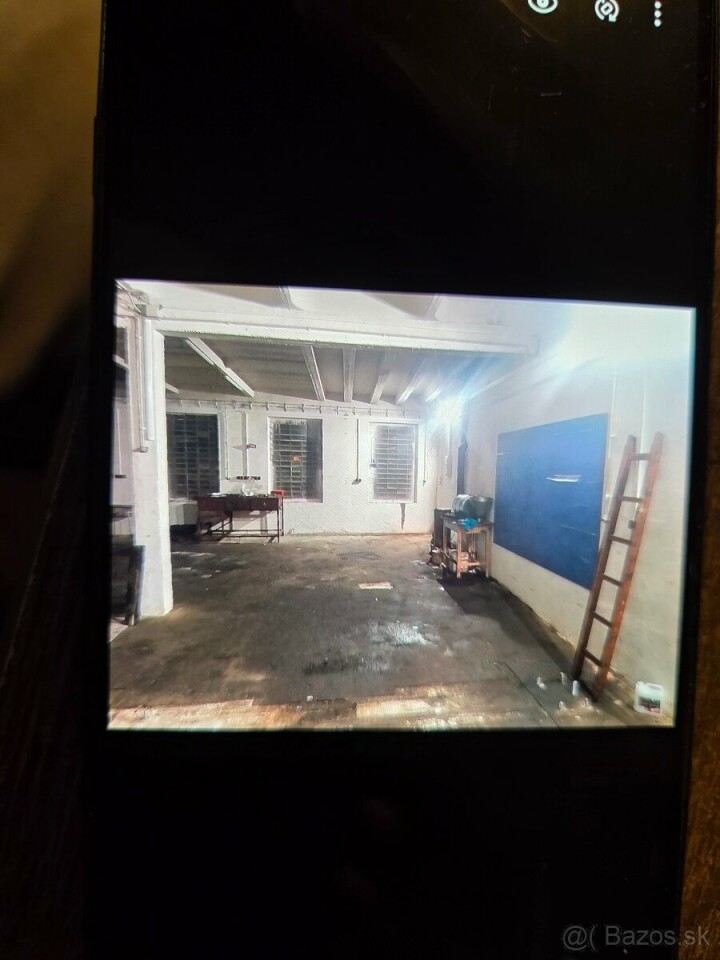 Prenájom veľkej autodielne s parkovaním a montážnou jamou