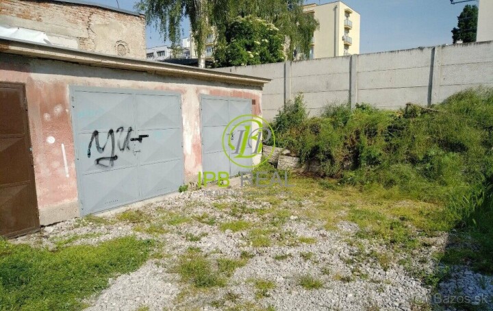 Zrekonštruovaná samostatná garáž na Koceľovej ulici v Ružinove