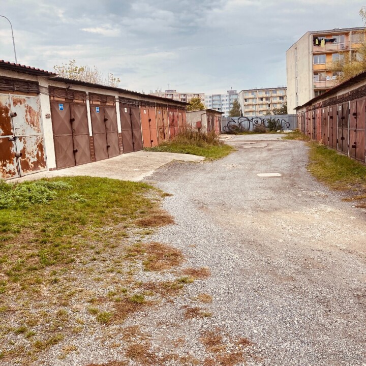 Prenájom garáže na Jedlíkovej ulici