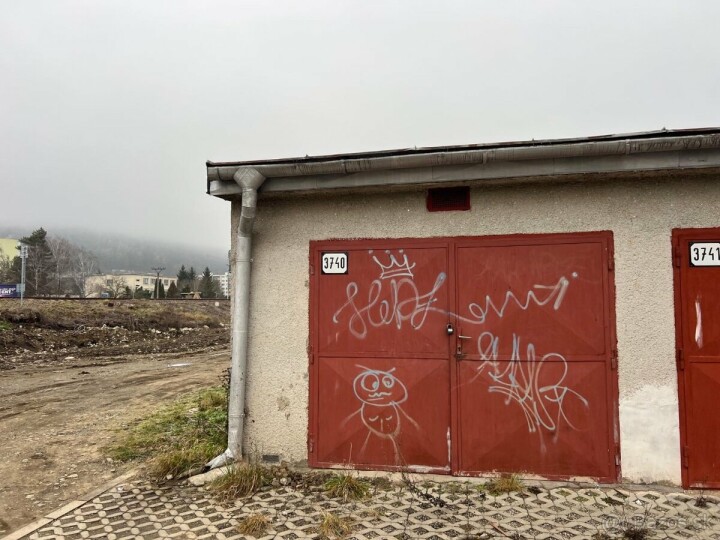 Garáž na prenájom vedľa SPP v sídlisku III.