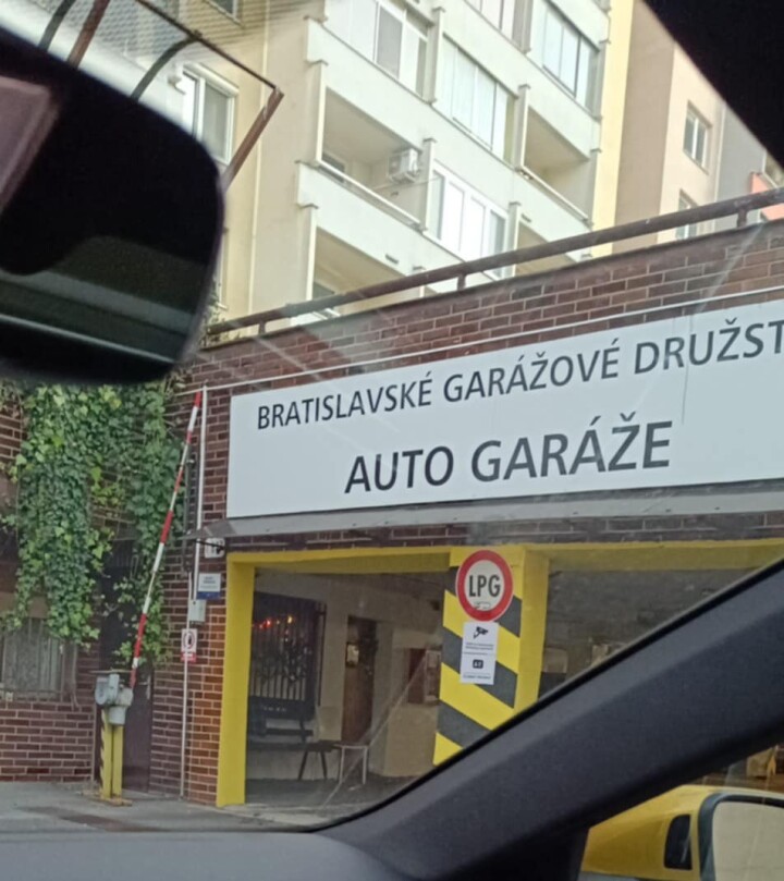Dlhodobý prenájom stráženého garážového státia