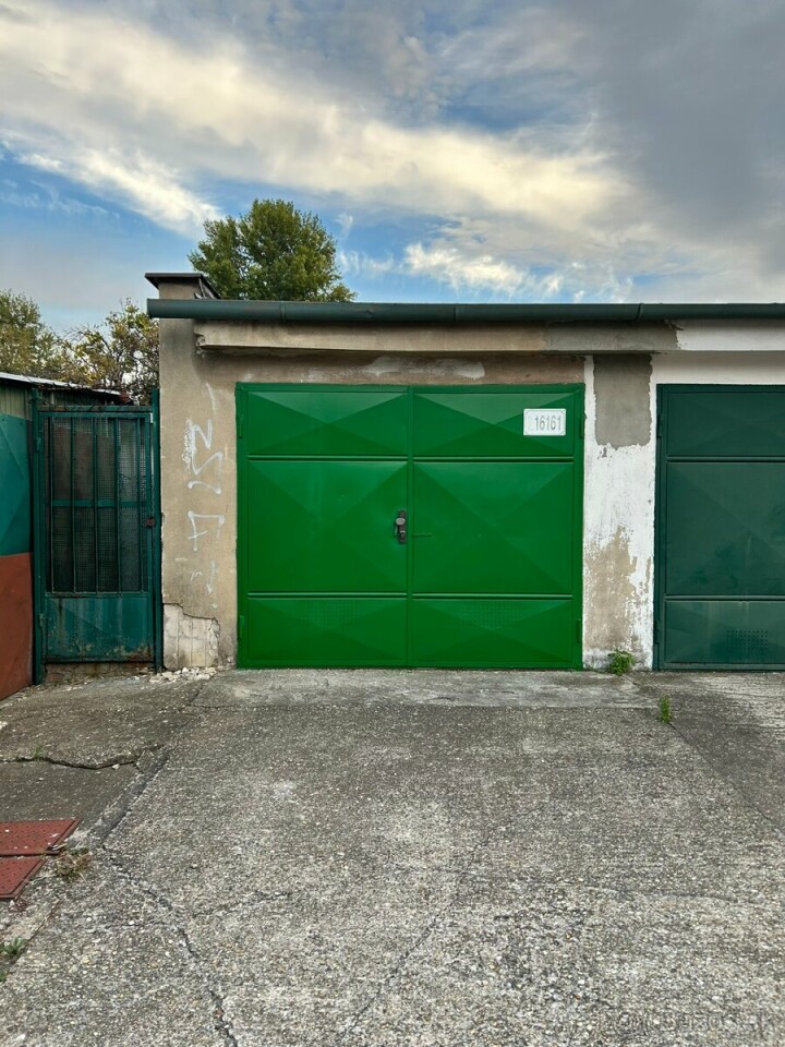 Prenájom garáže 17 m² s elektrinou a vodou - Kamenárska ulica, Trnávka