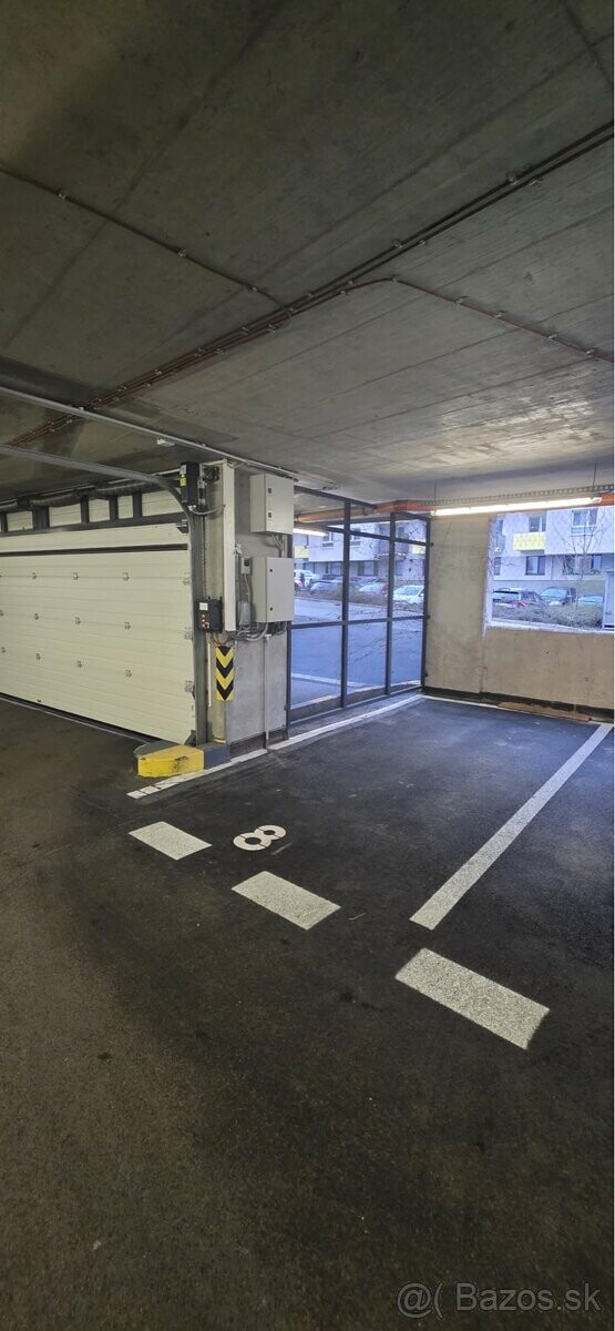 Na predaj parkovacie miesto v garáži v projekte Dubravy